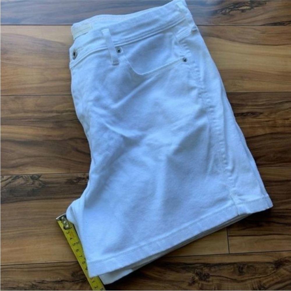 Levi’s white denim shorts 12 - Picture 5 of 7